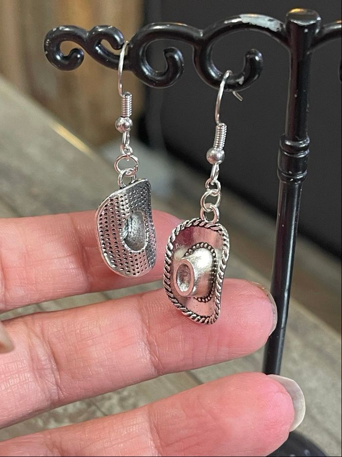 Boucles d’oreilles chapeau de cowboy country - photo numéro 4