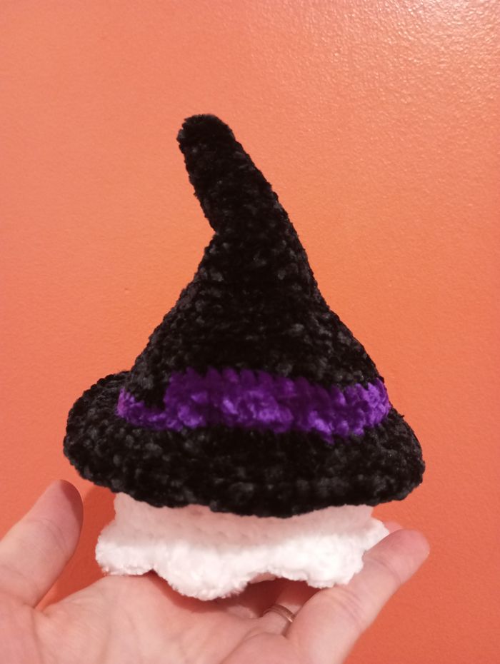 Halloween : petit fantôme sorcier au crochet - photo numéro 5
