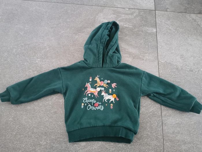Sweat-shirt à capuche fille 3 ans licornes comme neuf