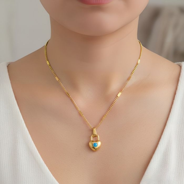 Collier doré en acier inoxydable, résistant à l’eau et hypoallergénique.Encore neuf jamais porté