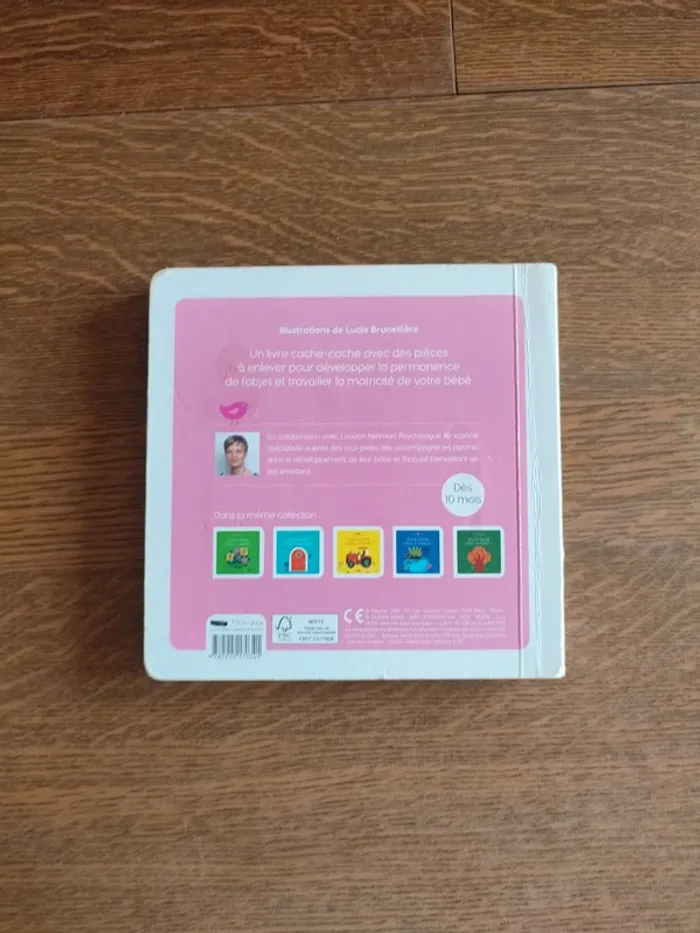 Livre qui se cache derrière maman - photo numéro 17