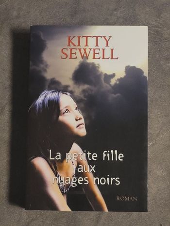 La Petite Fille Aux Nuages Noirs Kitty Sewell