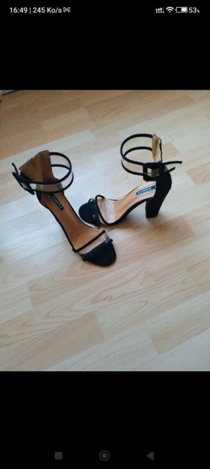 Jolie paire de chaussures, talons