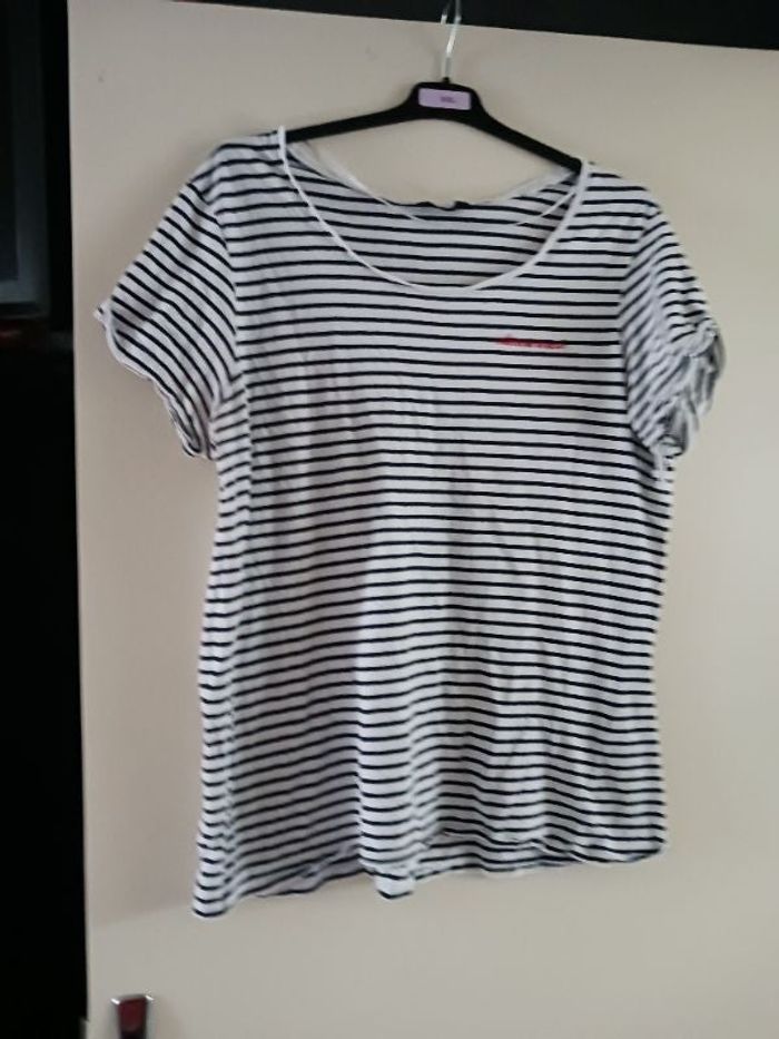 Haut noir et blanc kiabi 46/48