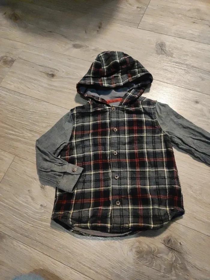 Chemise avec capuche 2 3 ans