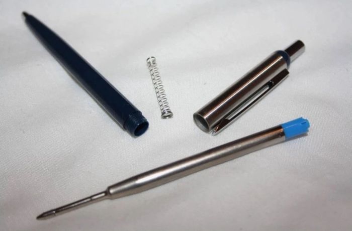 Stylo bille bleu rechargeable chromé - photo numéro 3