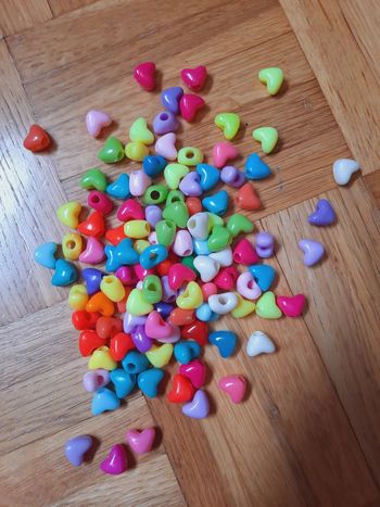 Lot de 125 perles cœurs multicolores