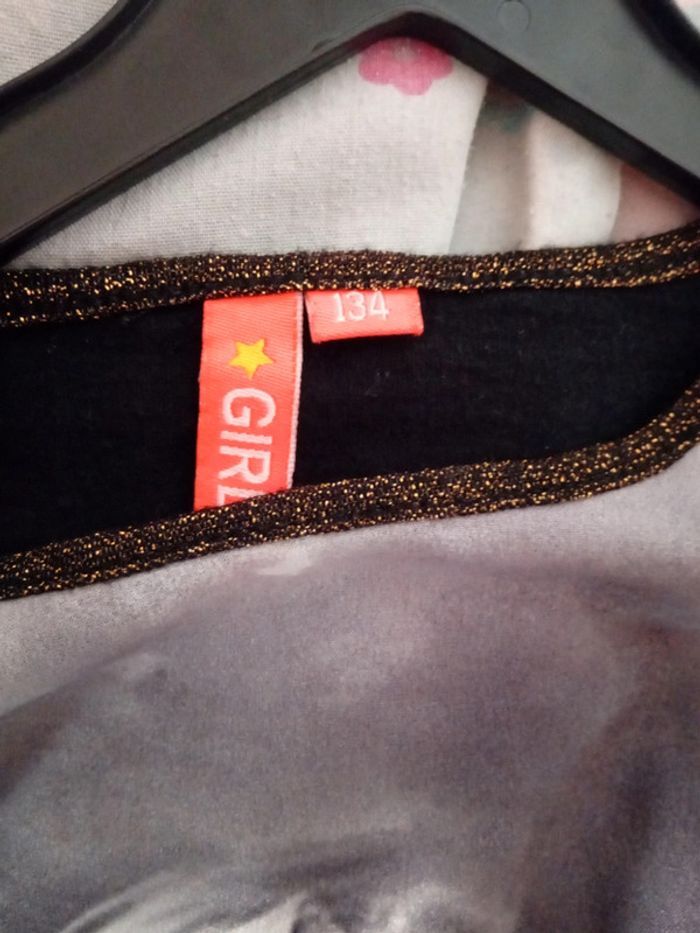 Jolie blouse longues manches noir. 9 ans - photo numéro 15