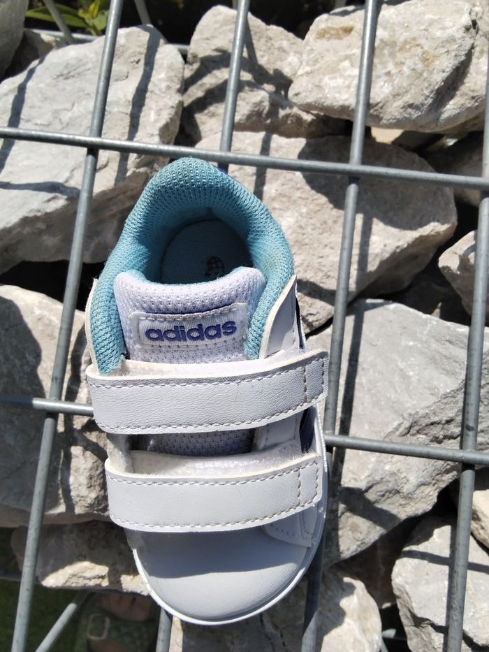 Baskets Adidas taille 19 - photo numéro 5