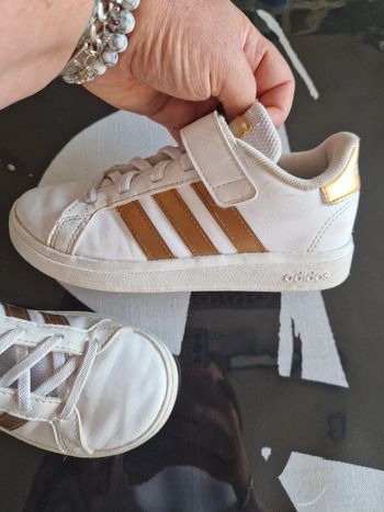 Baskets adidas taille 30 blanche et or