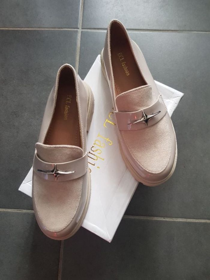 Magnifique mocassins beige pointure 36 neuve