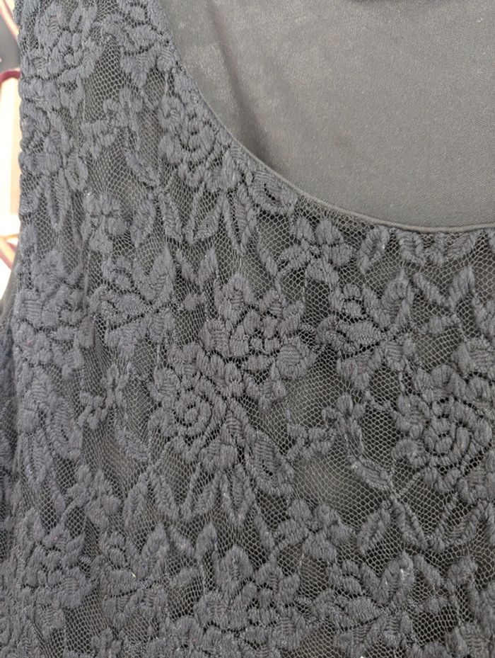 Robe noire en dentelle taille 44 - photo numéro 2