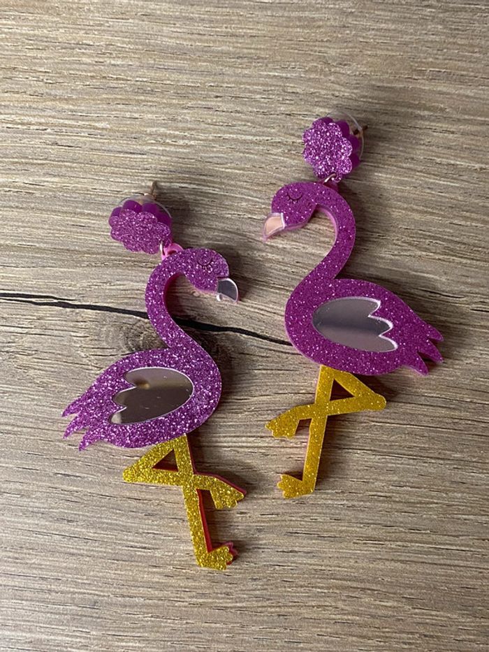 Boucles d oreilles acrylique flamand rose