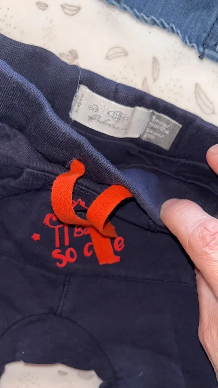 Chemise en jeans0/3 mois/ bas de jogging 1mois - photo numéro 3