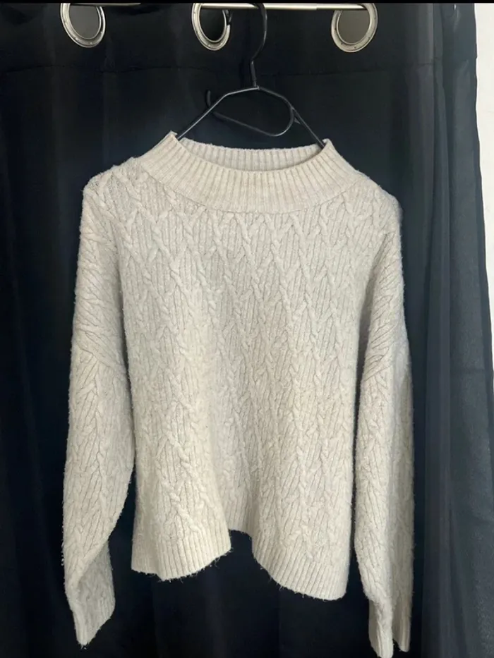 Joli pull stradivarius - taille M