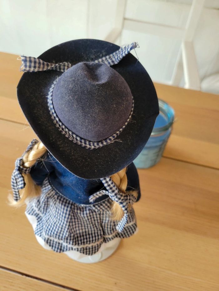 Poupée en porcelaine - photo numéro 4