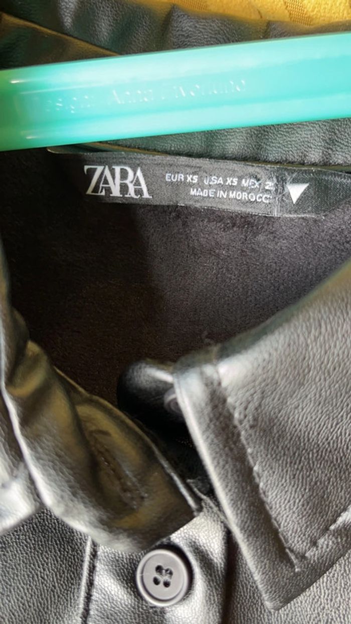 Chemise en simili cuir zara xs - photo numéro 3
