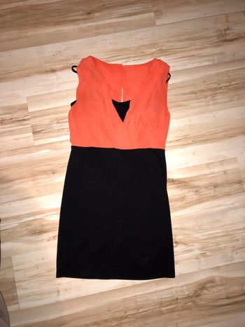 Robe noire et corail