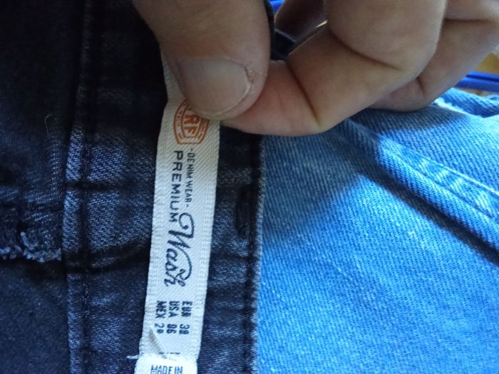 Jean Zara taille 38 très joli couleur noire - photo numéro 10