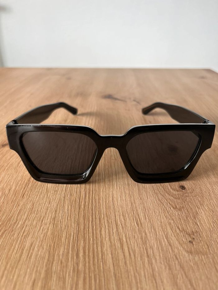 Lunettes de soleil noires vintage neuves - photo numéro 2