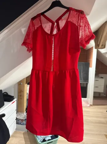 Robe rouge dos ouvert