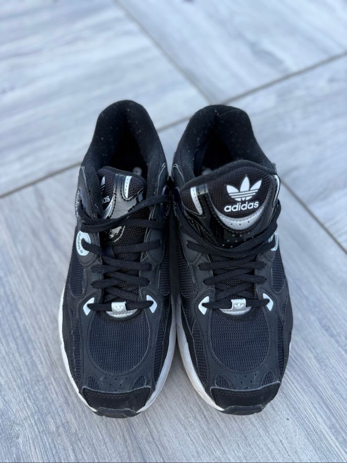 Basket Adidas  noirs - photo numéro 5