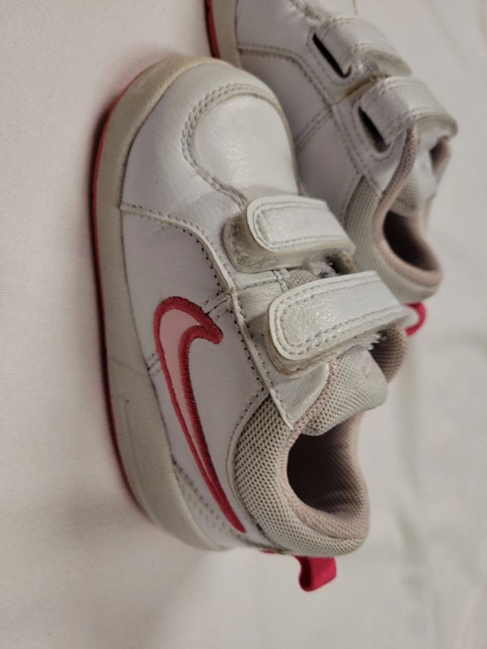 Basket Nike taille 22 - photo numéro 2