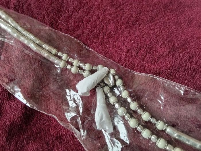 Collier long 41 cm . Perles gris vert. - photo numéro 2