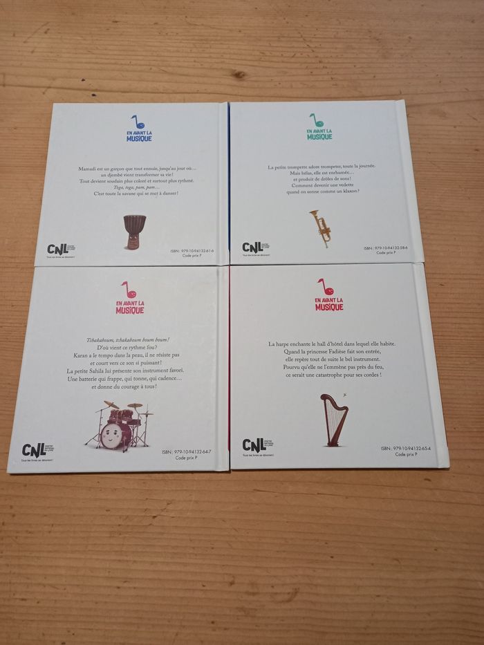 Lot de quatres petits livres pour enfants - photo numéro 2