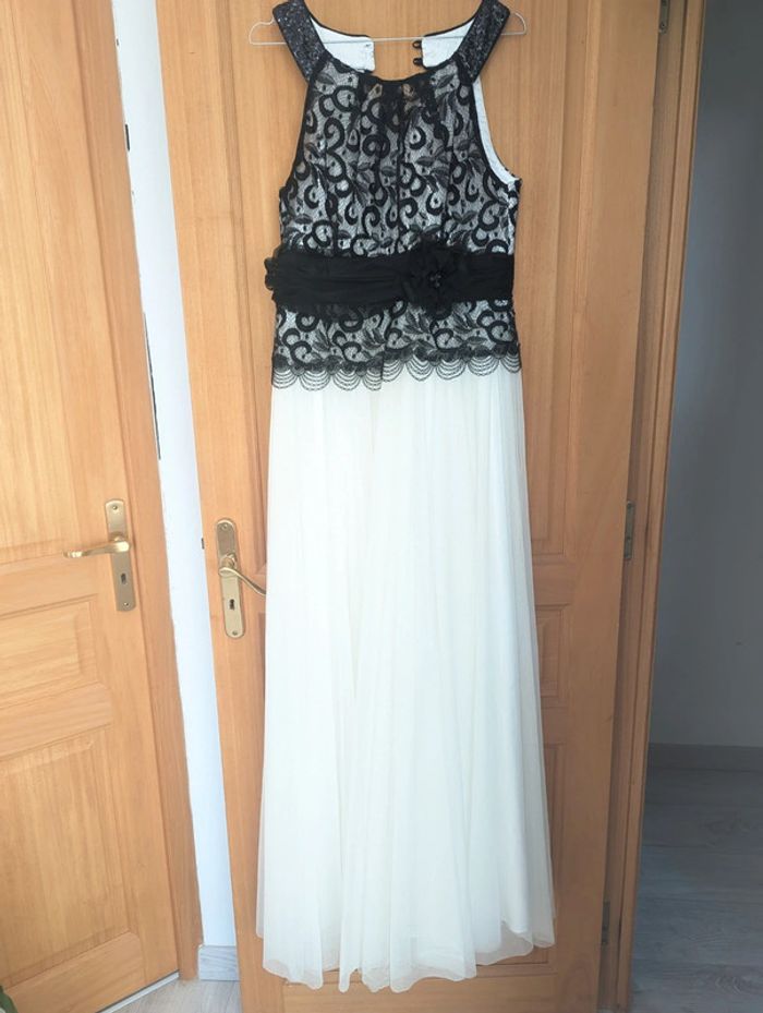 Magnifique, robe de mariée, noire et blanche taille 42 44