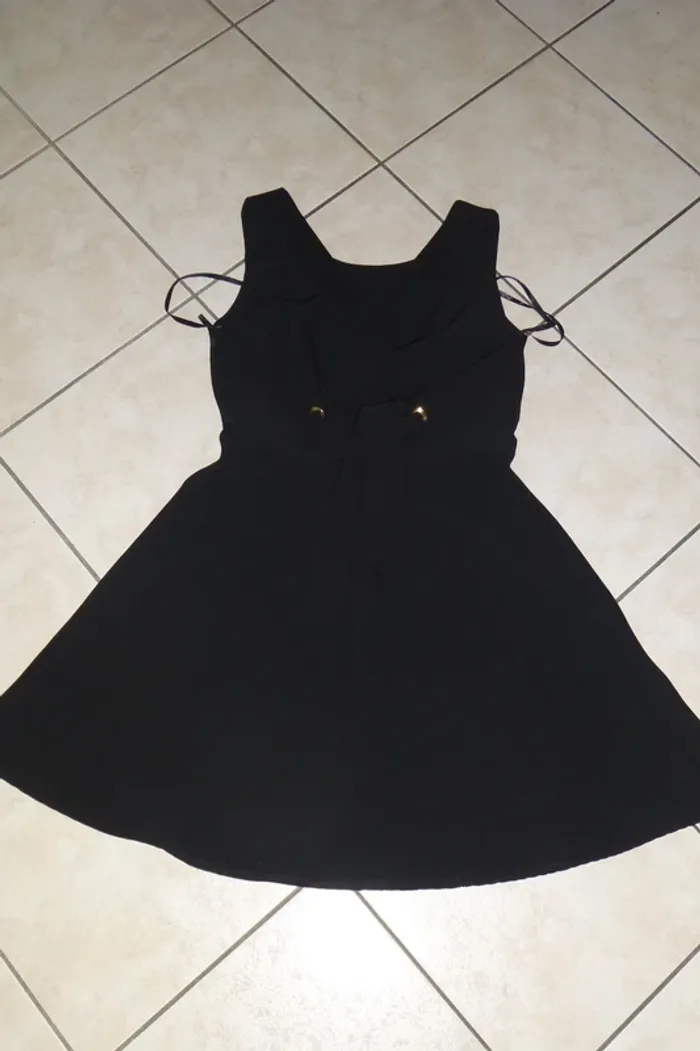 jolie robe noir croisée dans le dos taille L neuve - photo numéro 3