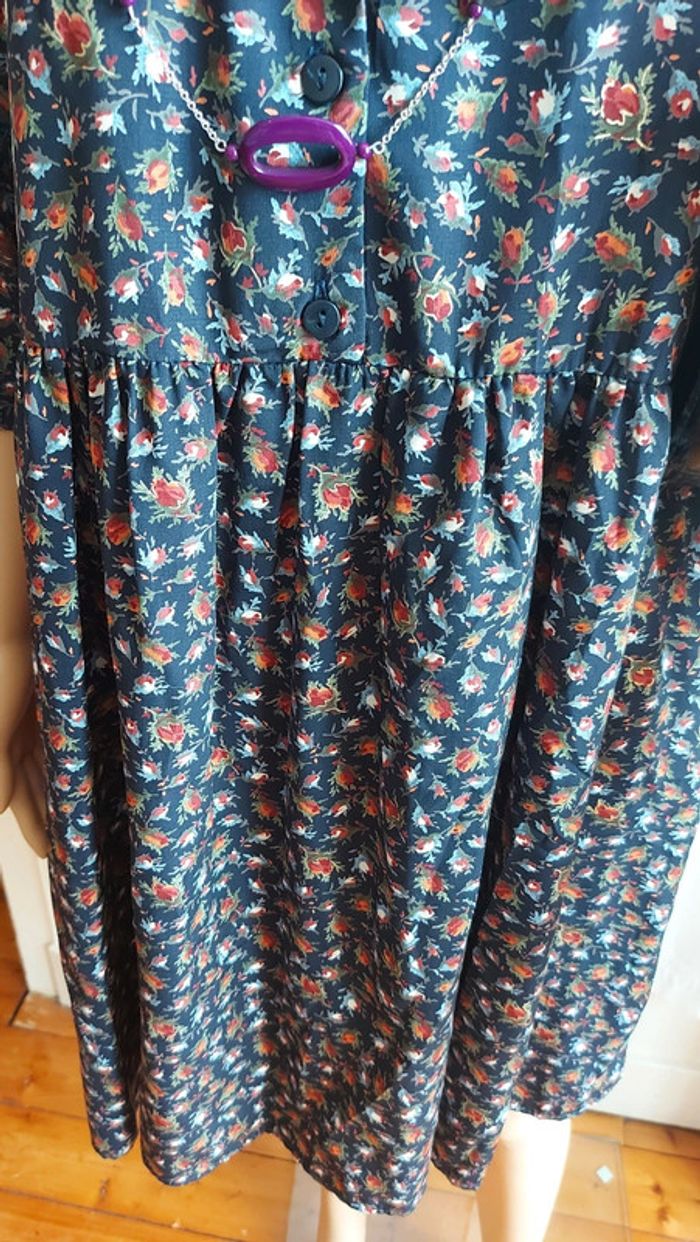 Robe marine- légère- col V- motif fleuri/ vintage love taille S/36 - photo numéro 4