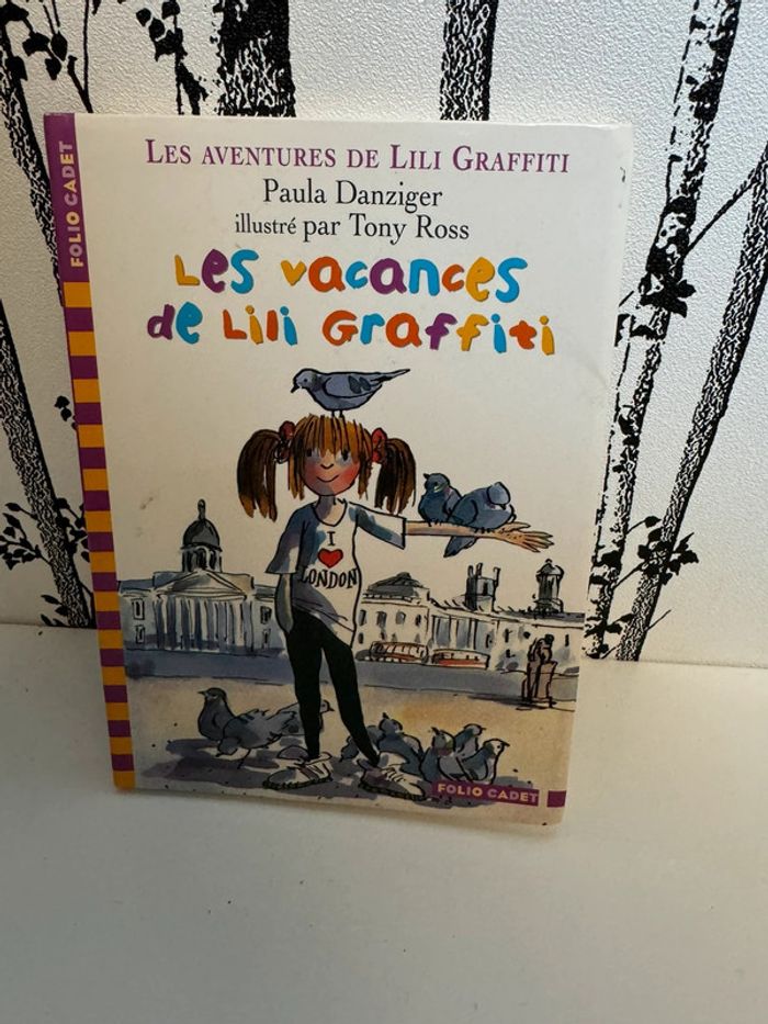 Livre Les aventures de Lili Graffiti les vacances de Lili Graffiti