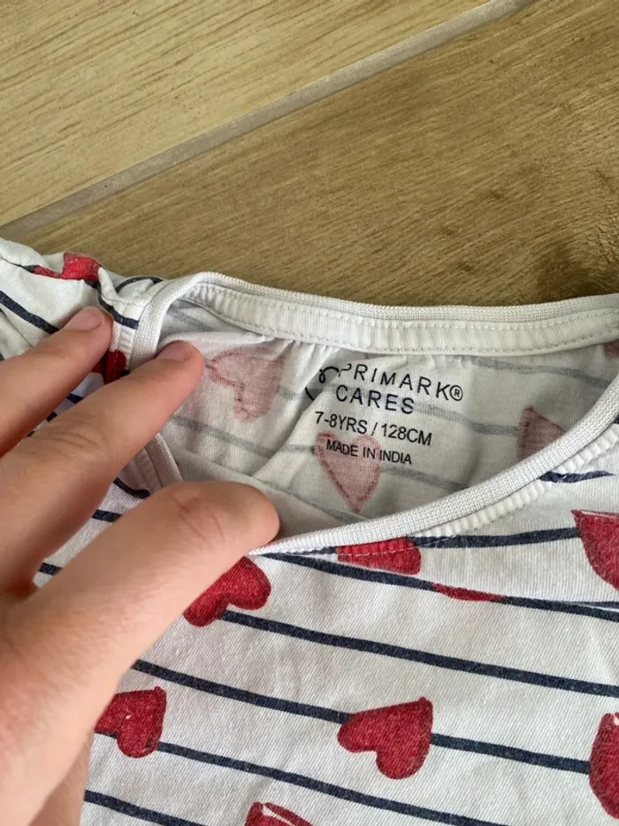 Tee-shirts Primark cœur 7-8 ans - photo numéro 2