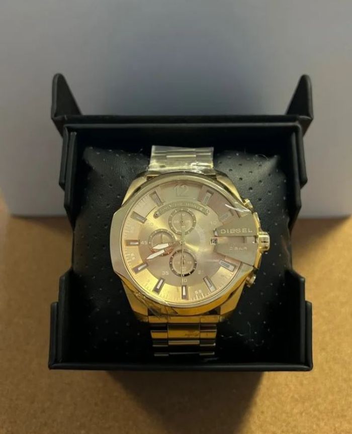 Montre Homme DIESEL, étanche, couleur Or. Neuve.