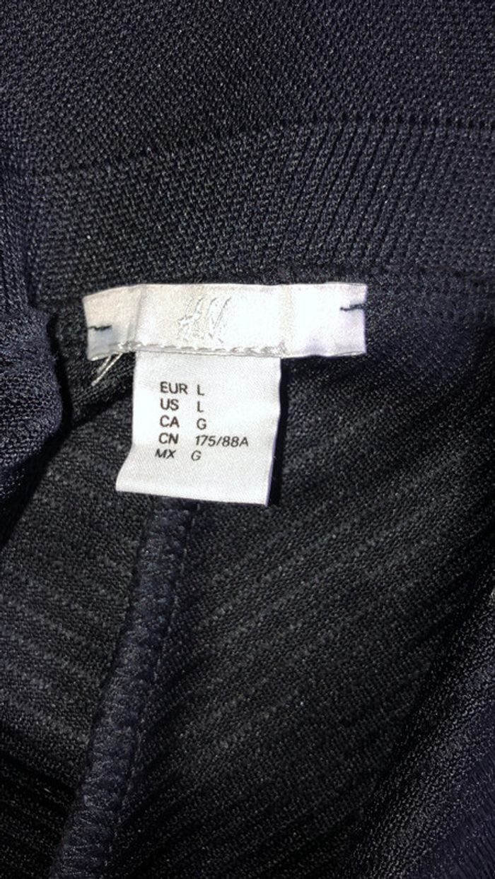 Jupe noire - photo numéro 3