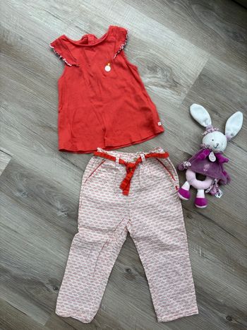 Ensemble t-shirt + pantalon fin taille 24 mois