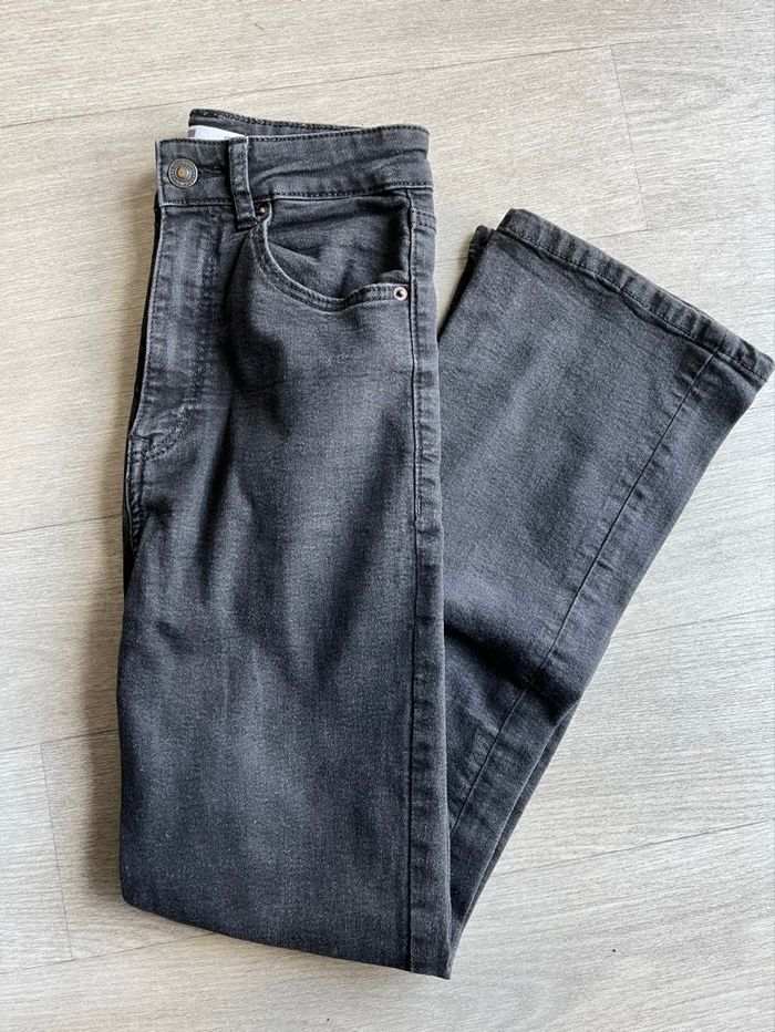 Jean taille haute flare noir Bershka T34