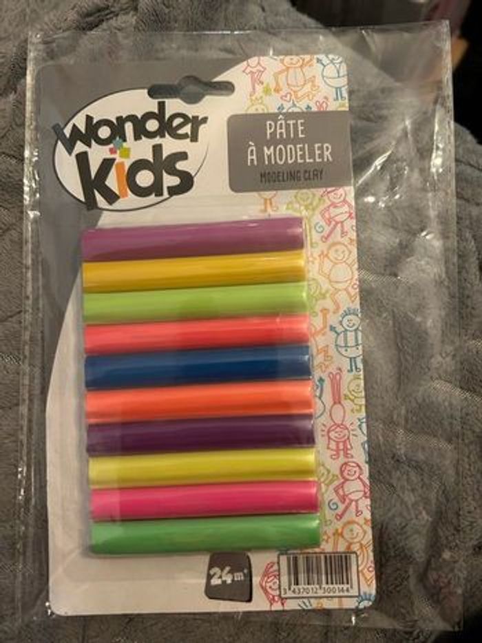 10 bâtons de pâte à modeler fluo