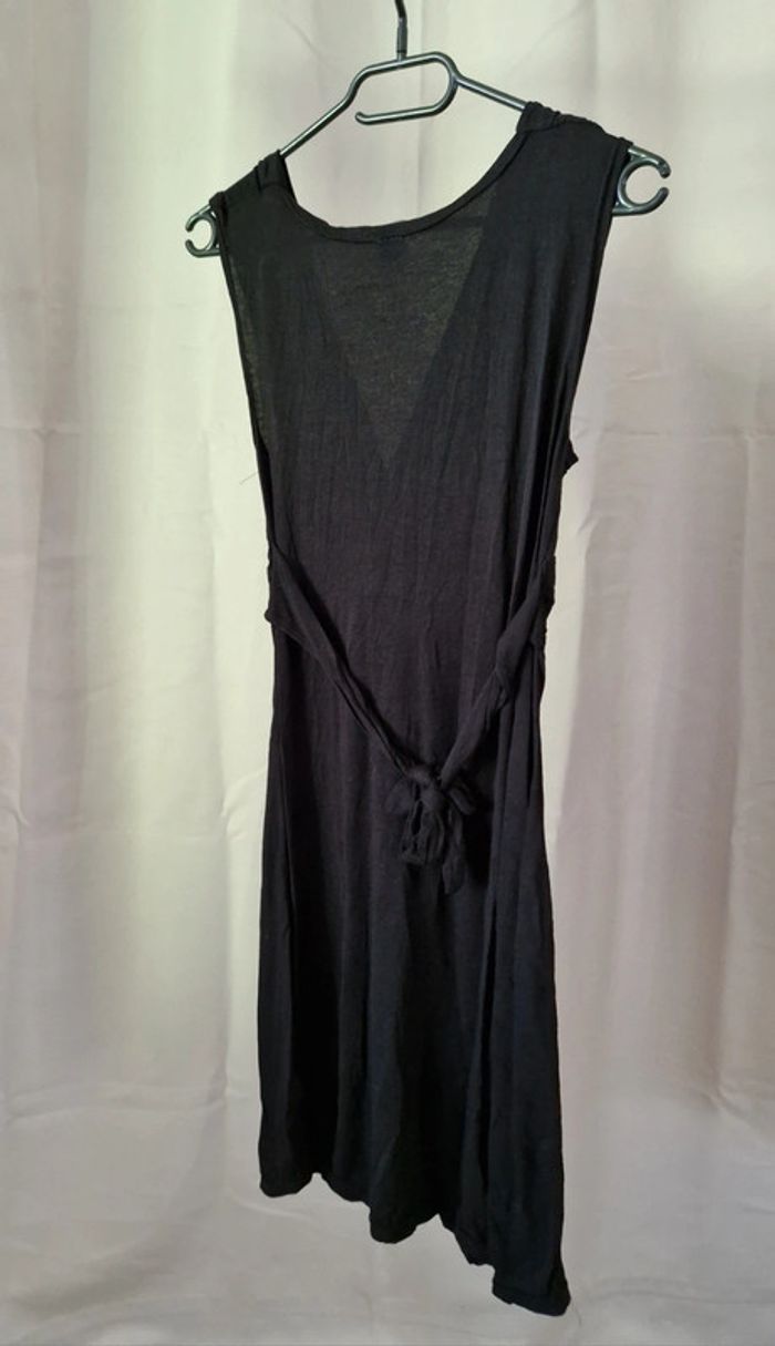 Robe noire sans manches - photo numéro 2