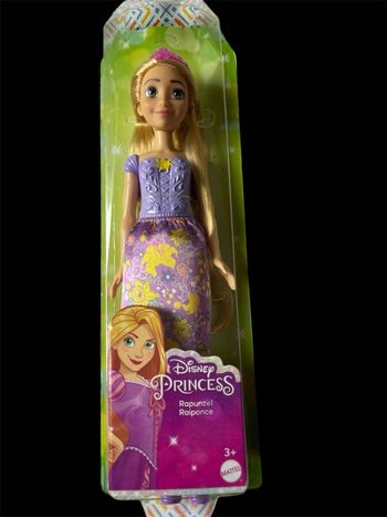 Poupée princesse Disney Raiponce neuve dans emballage. Jamais ouvert.