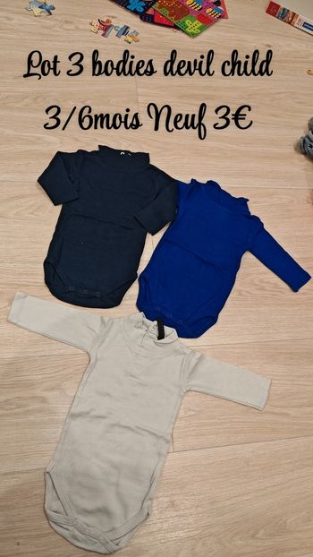 Lot 3 Bodie neuf 3/6mois