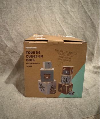 Tour de cubes en bois neuve