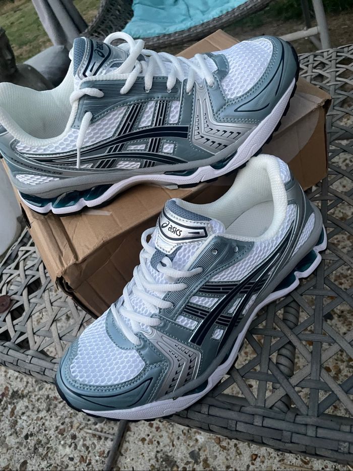 Asics Kayano-14