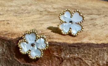 Boucles d’oreilles trèfles nacrées blanches cristal acier inoxydable or