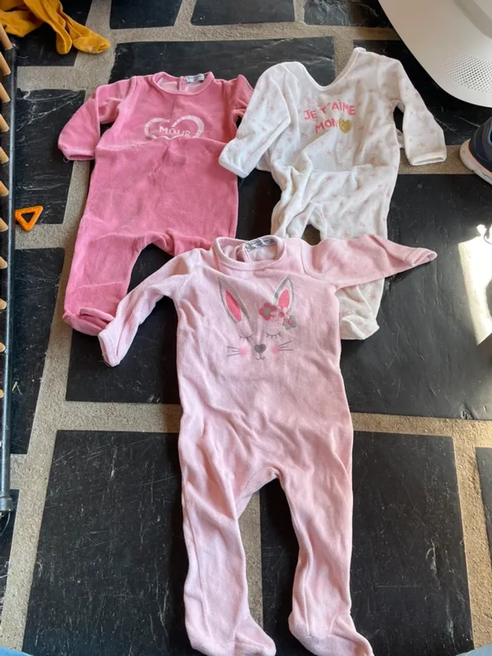Lots 3 pyjamas 12 mois