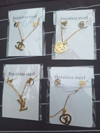 4 bijoux parures doré