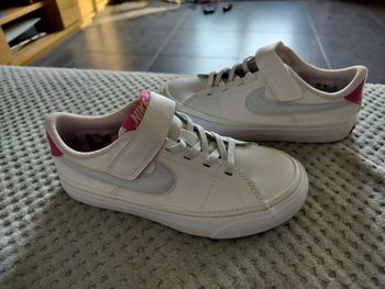 Basket basse blanche Nike T 30 neuve