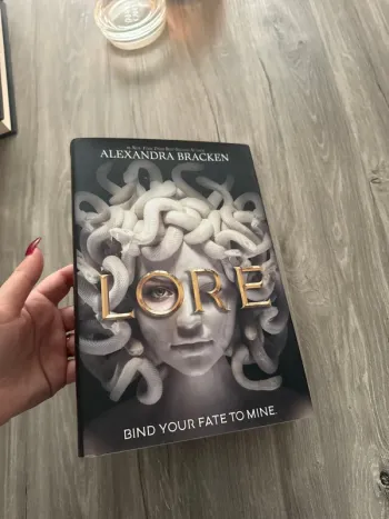 Alexandra Bracken - Lore