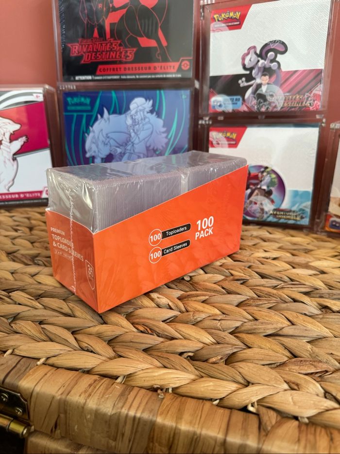 100 Toploader transparents + 100 Card Sleeves – 35 pts - photo numéro 2